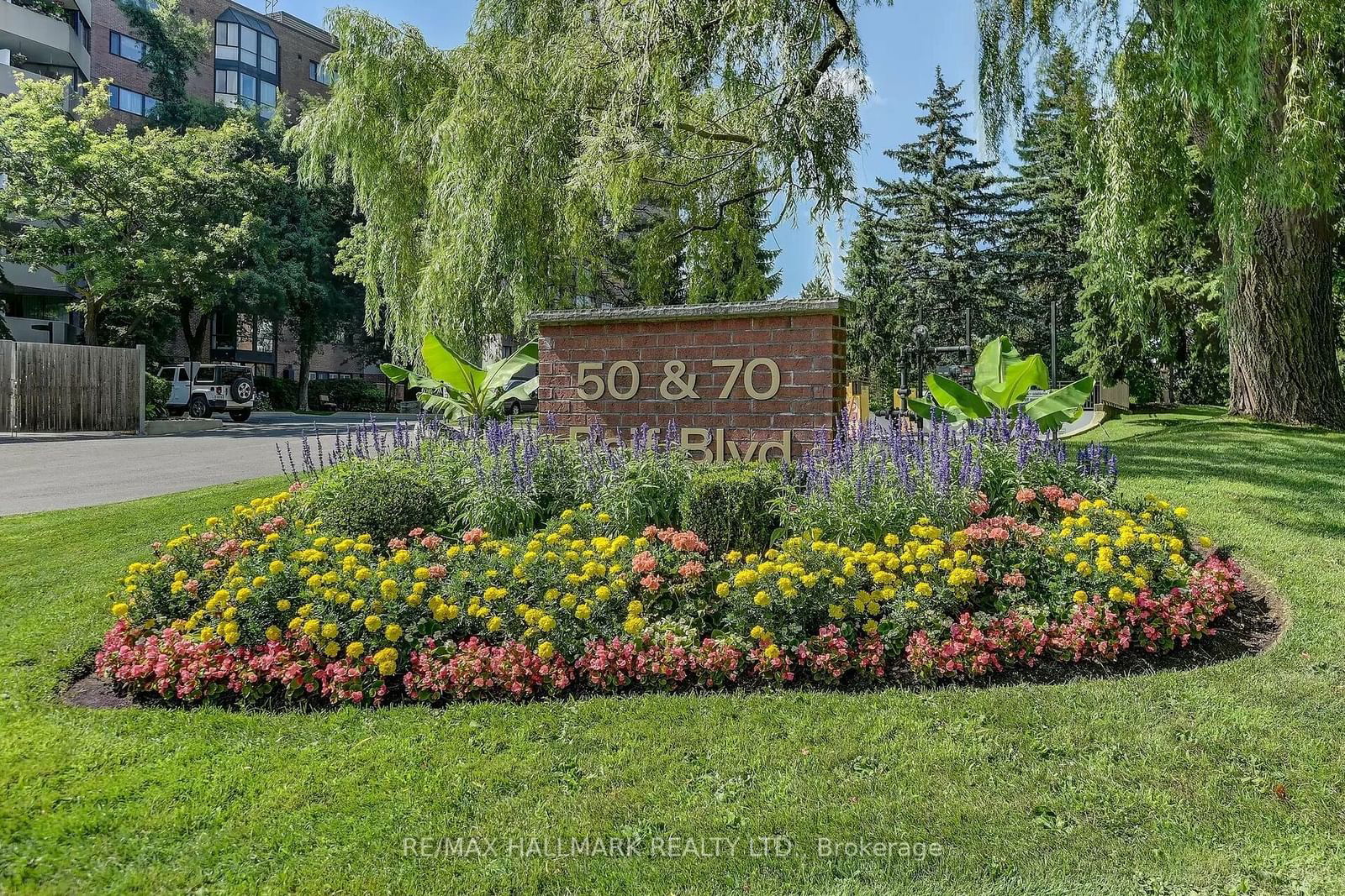 Baif Garden Court Condos, Richmond Hill, Toronto