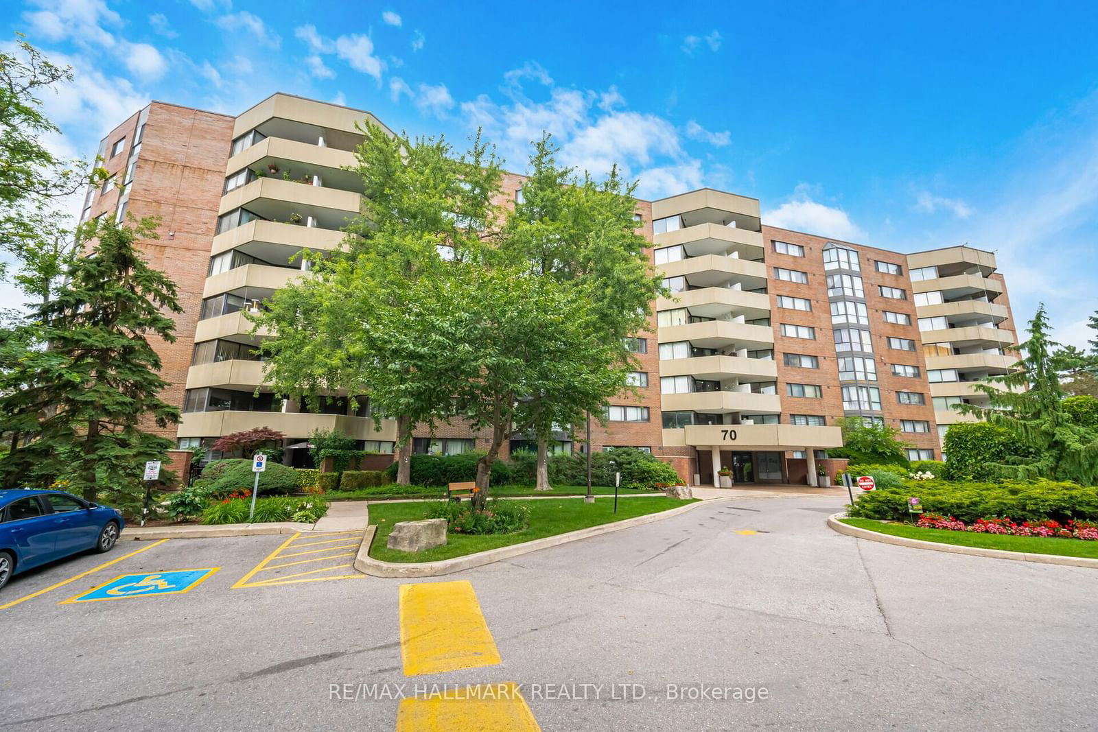 Baif Garden Court Condos, Richmond Hill, Toronto