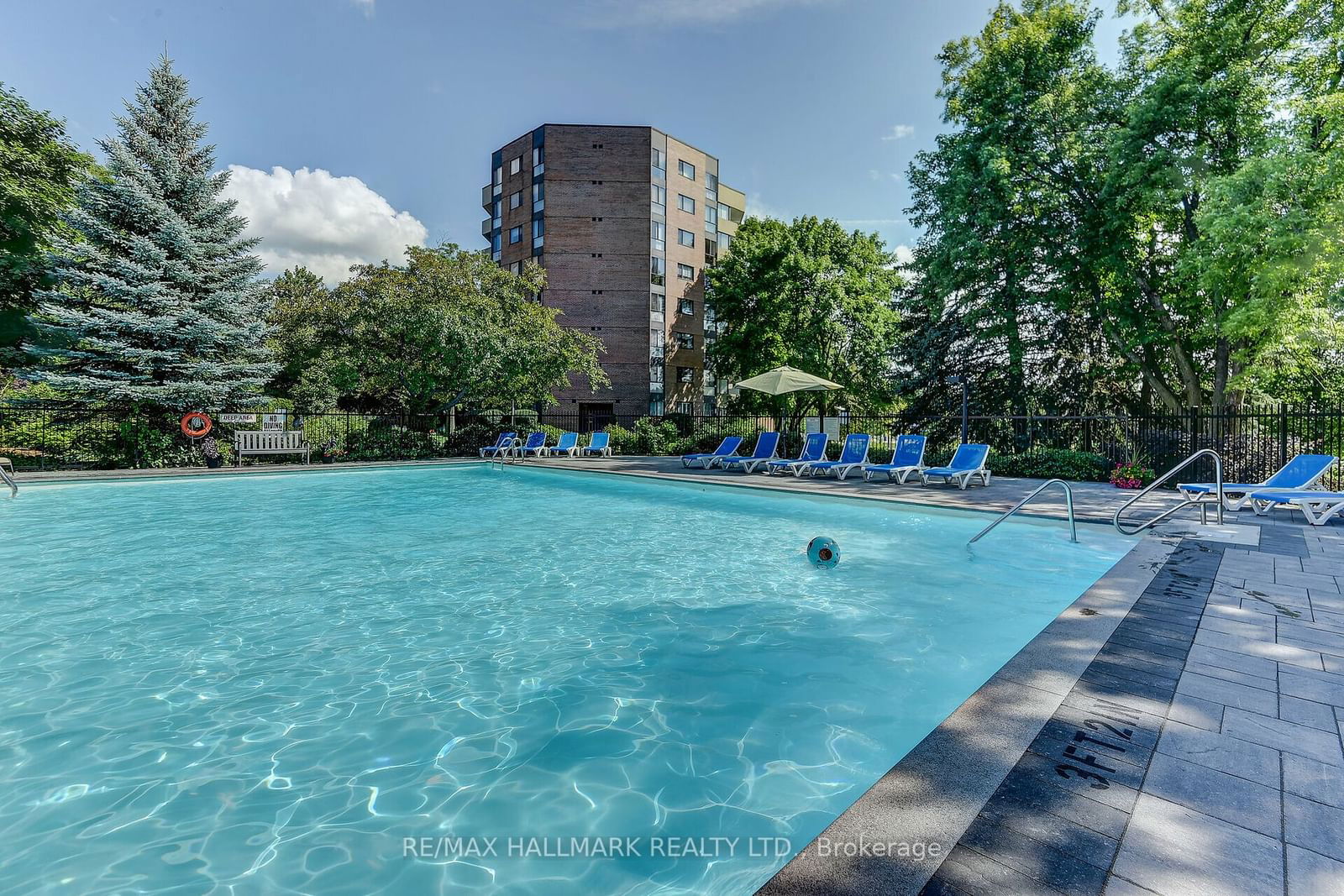 Baif Garden Court Condos, Richmond Hill, Toronto