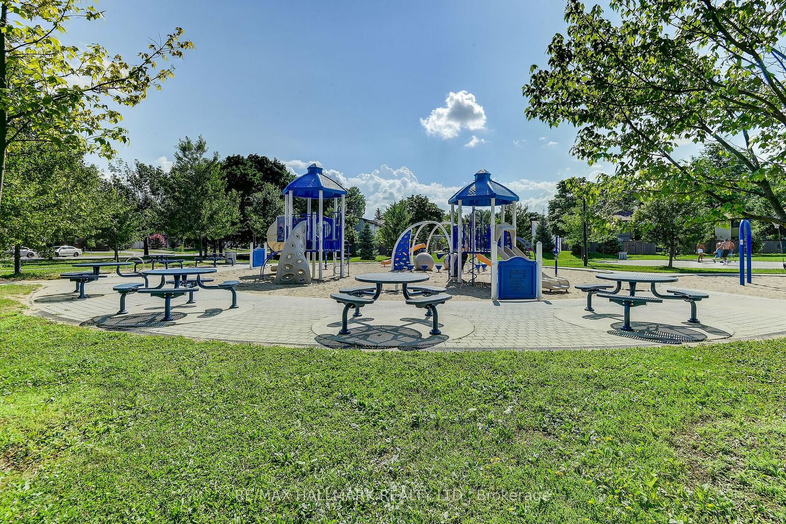 Baif Garden Court Condos, Richmond Hill, Toronto