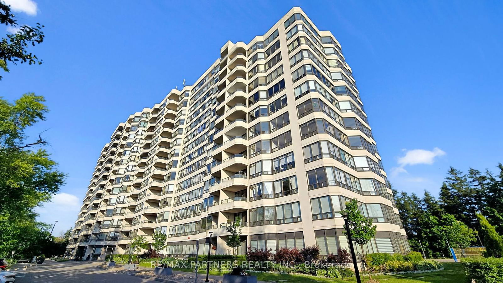 8501 Bayview Ave, unit 907 for sale