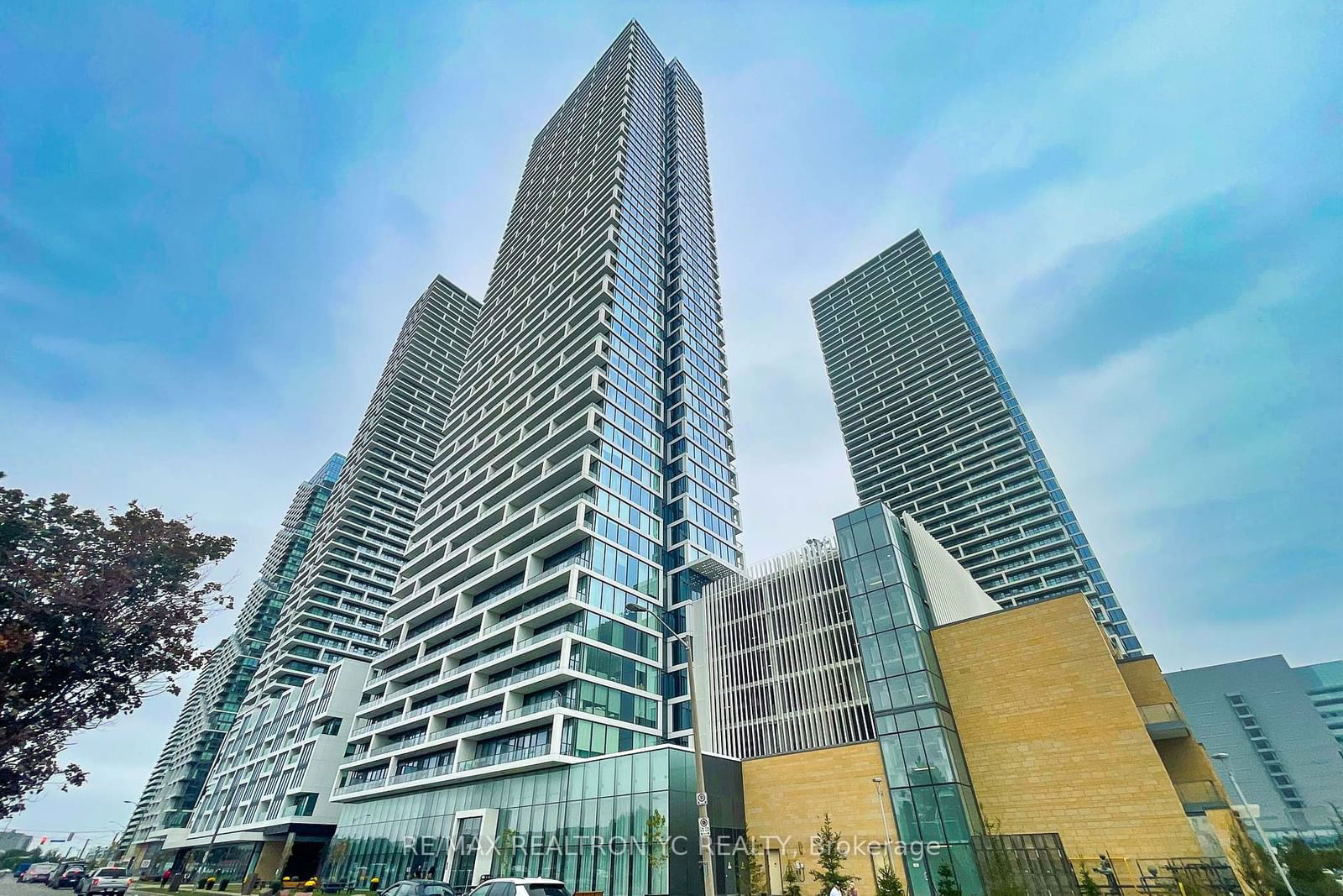 898 Portage Pkwy, unit 5202 for sale