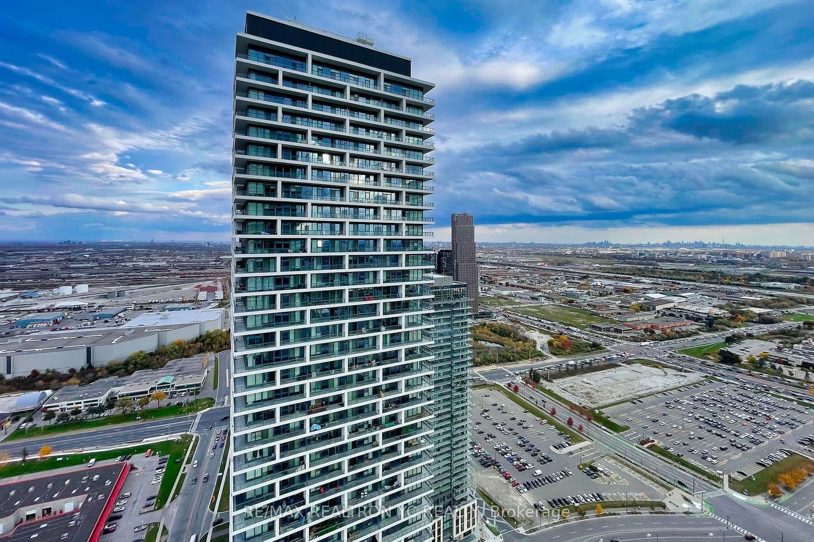 898 Portage Pkwy, unit 5202 for sale