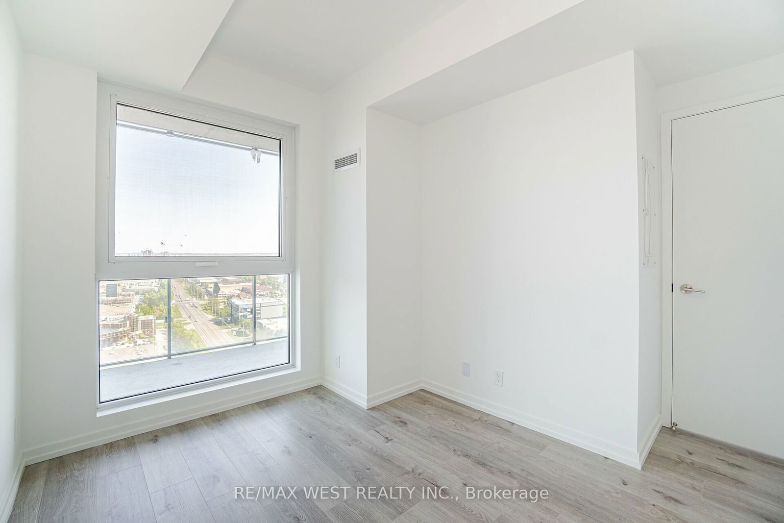 7890 Jane St, unit 2707 for rent