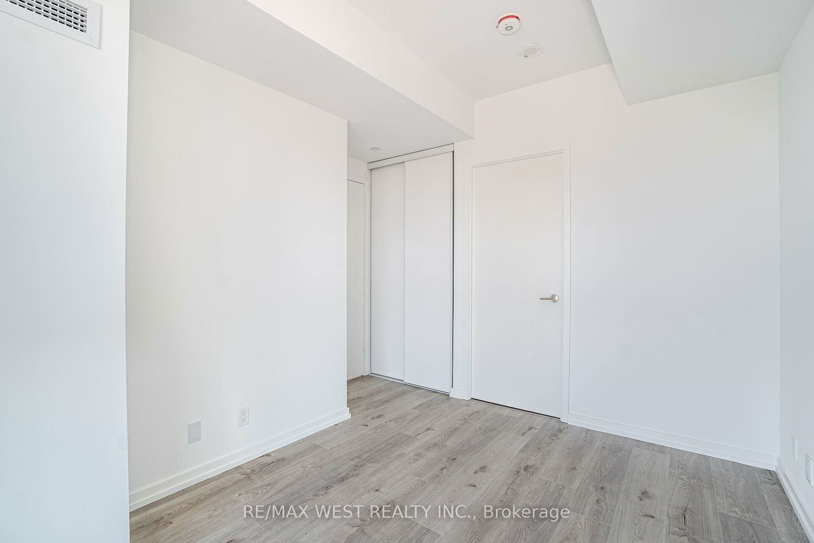 7890 Jane St, unit 2707 for rent