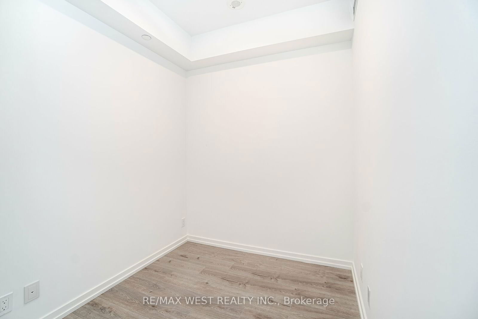 7890 Jane St, unit 2707 for rent