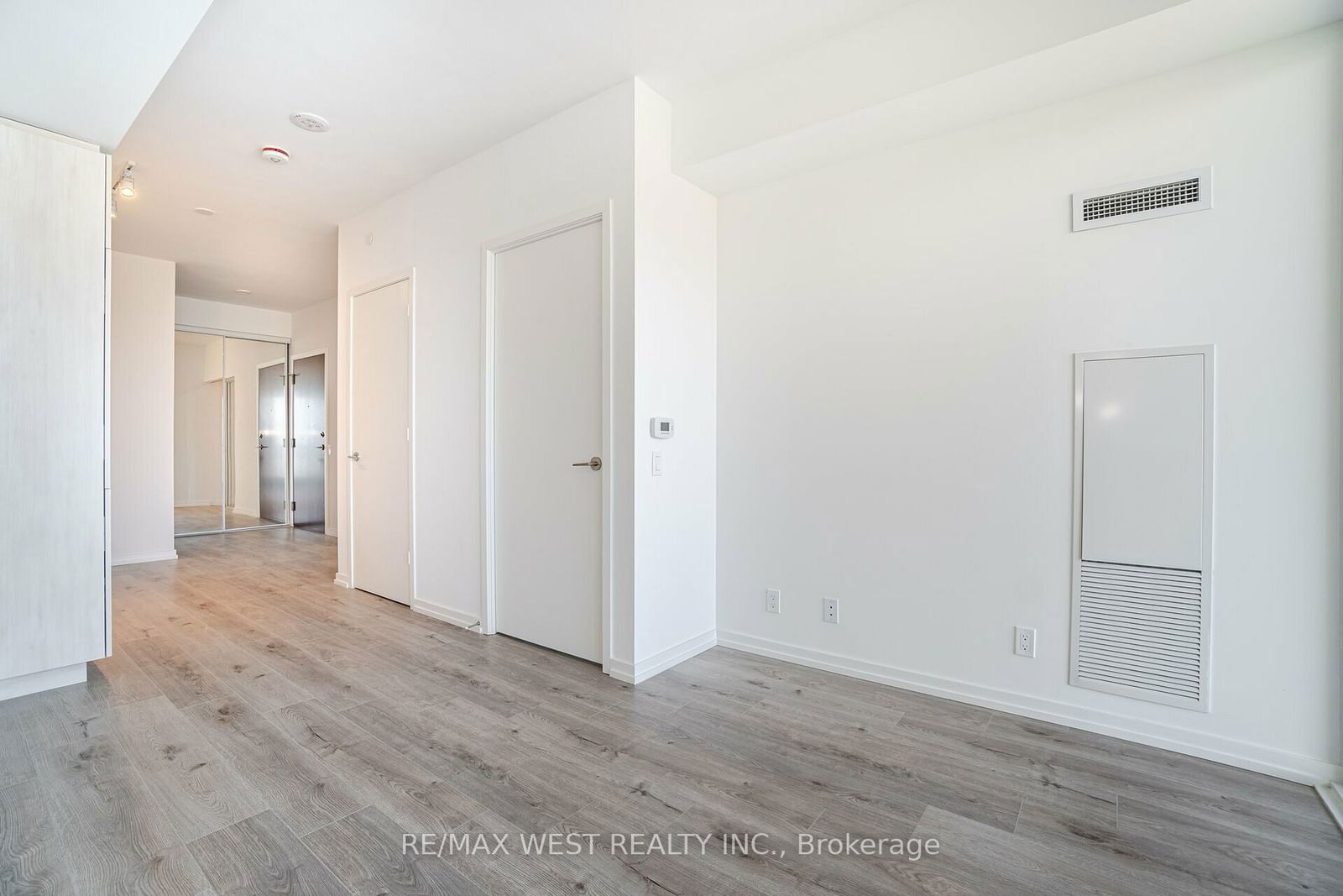 7890 Jane St, unit 2707 for rent