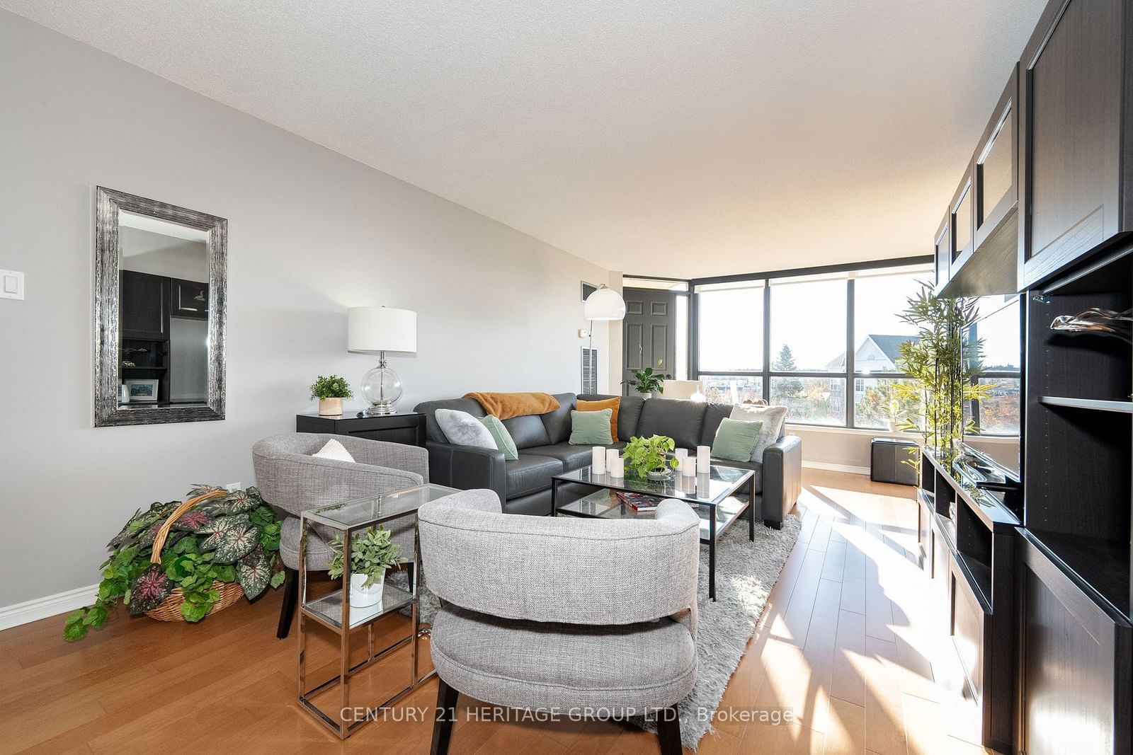 14924 Yonge St, unit 504 for sale