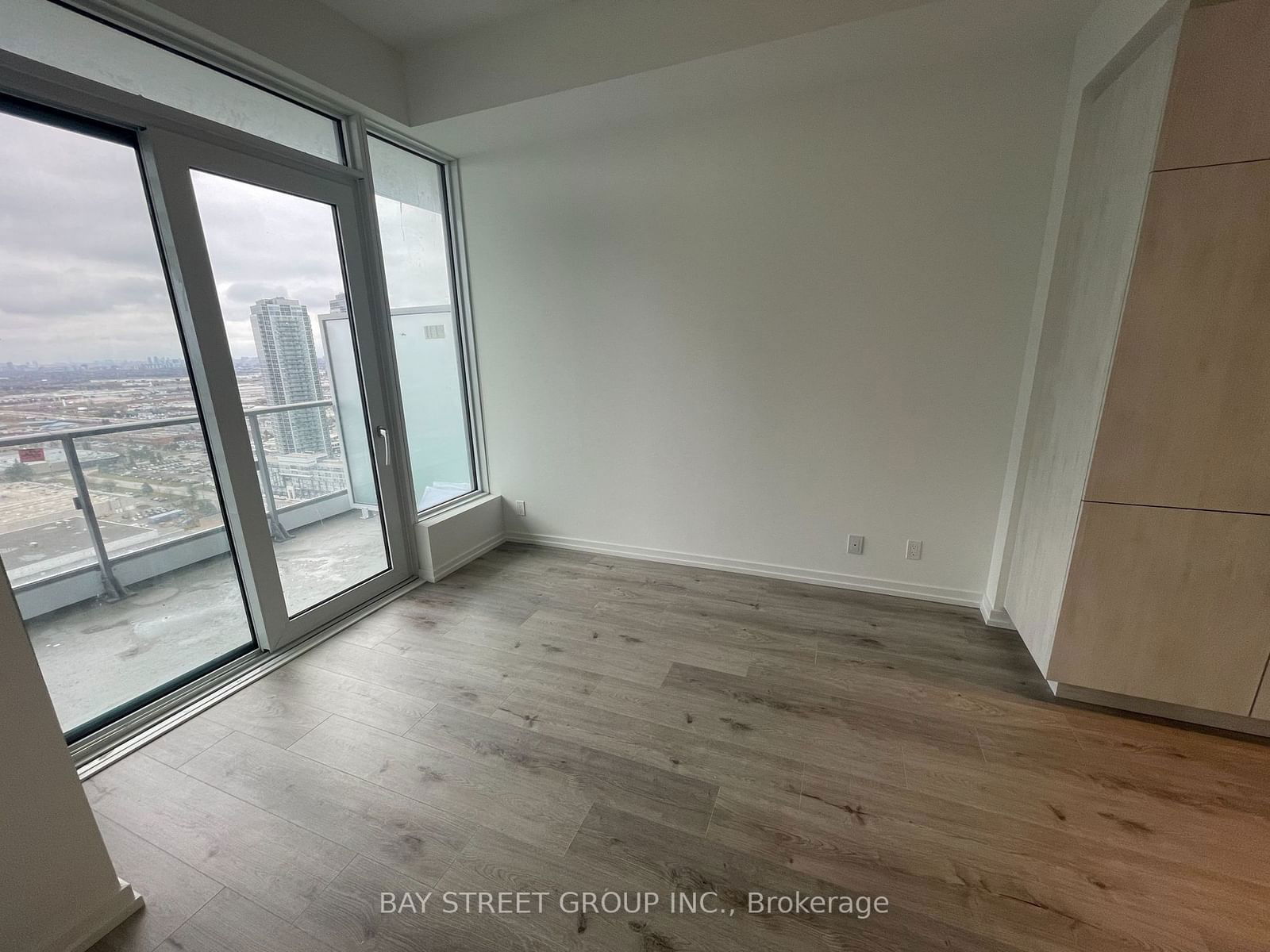 7890 Jane St, unit 3210 for rent