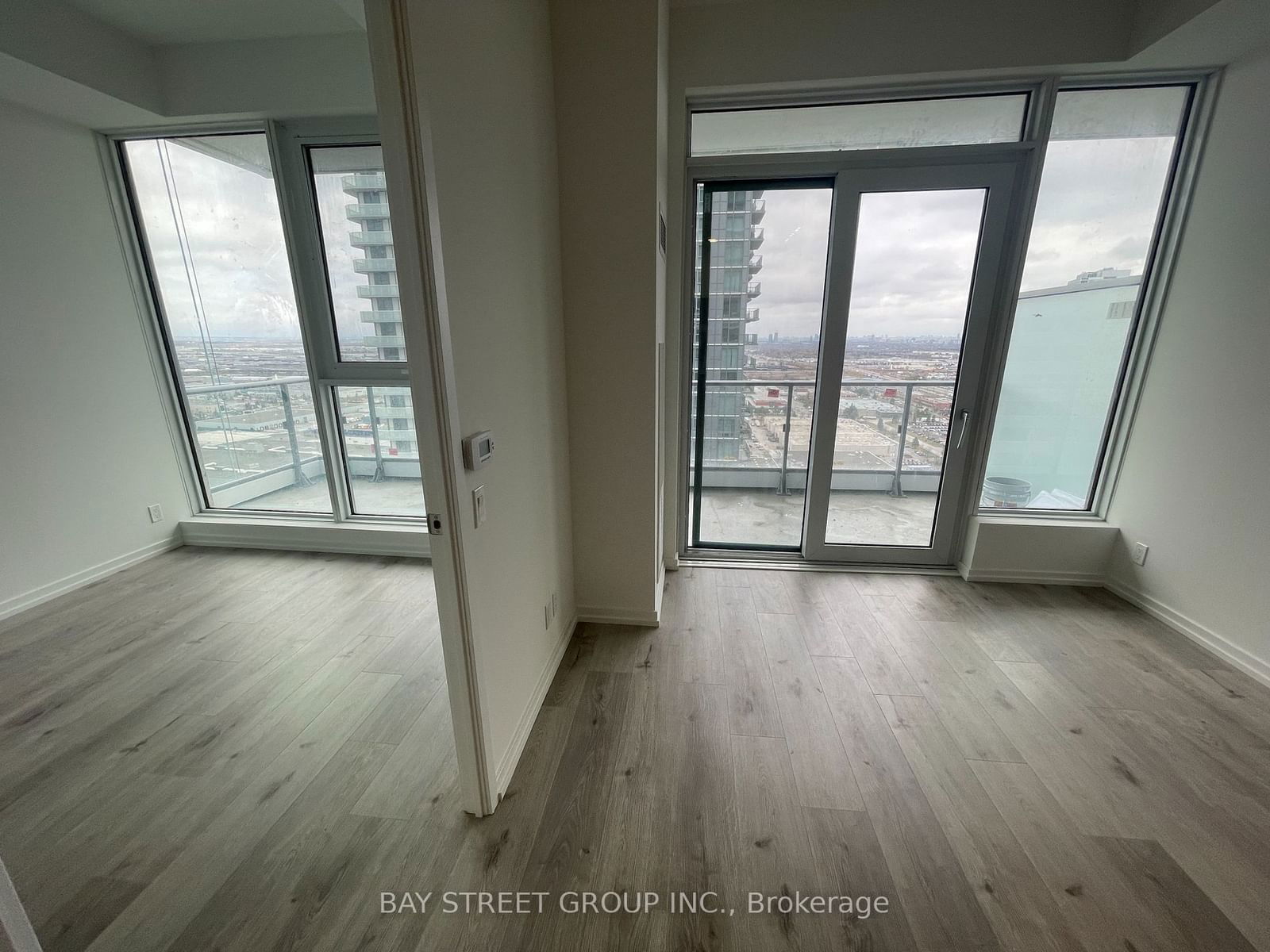 7890 Jane St, unit 3210 for rent