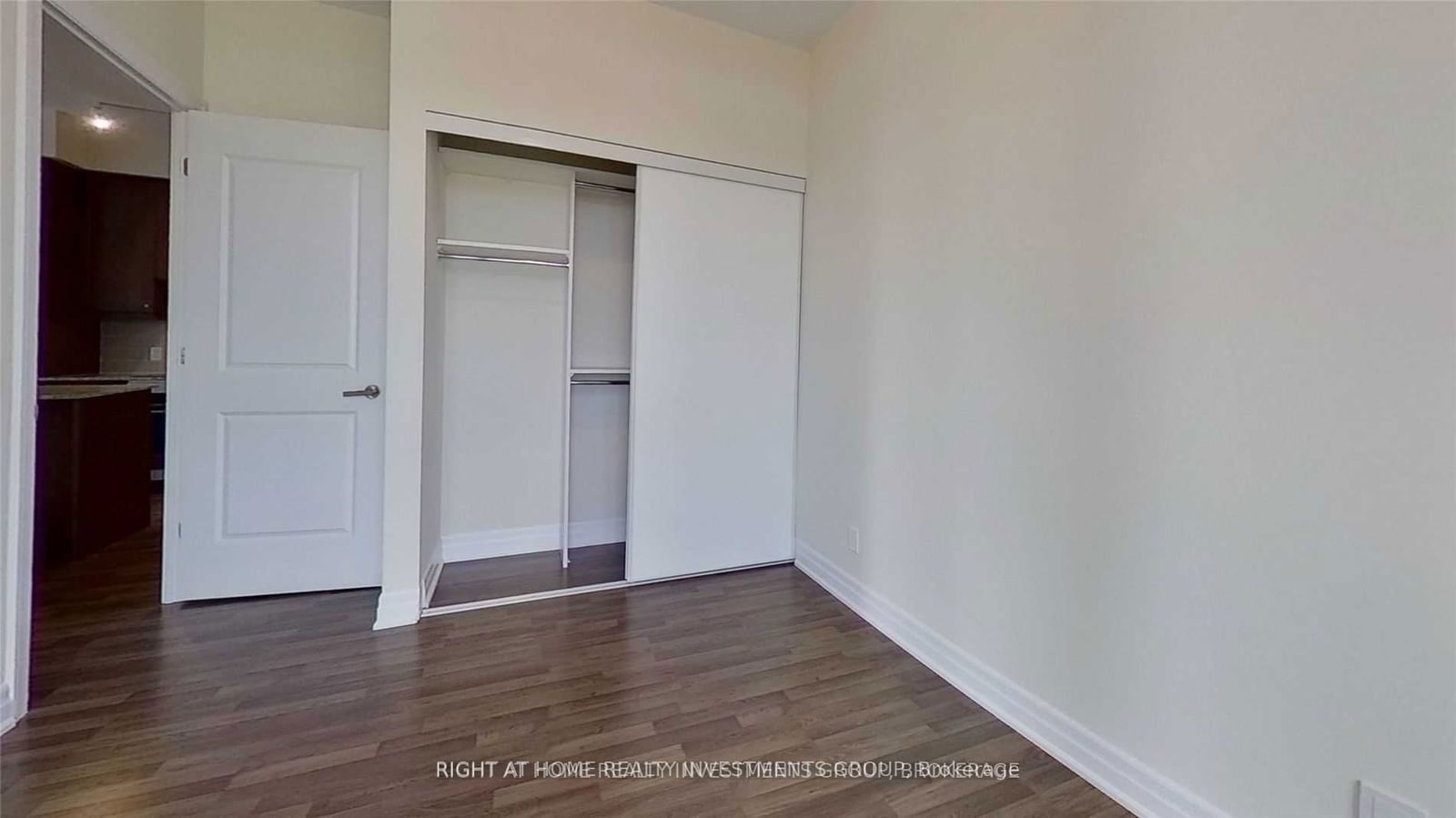 9085 Jane St, unit 1004 for rent