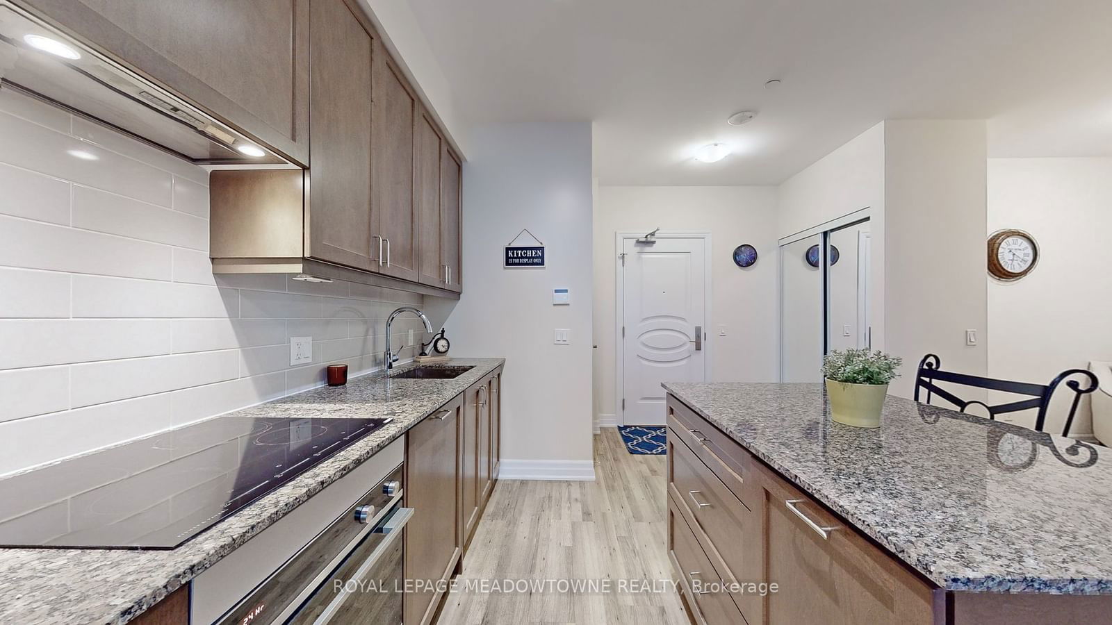 9085 Jane St, unit 208 for sale