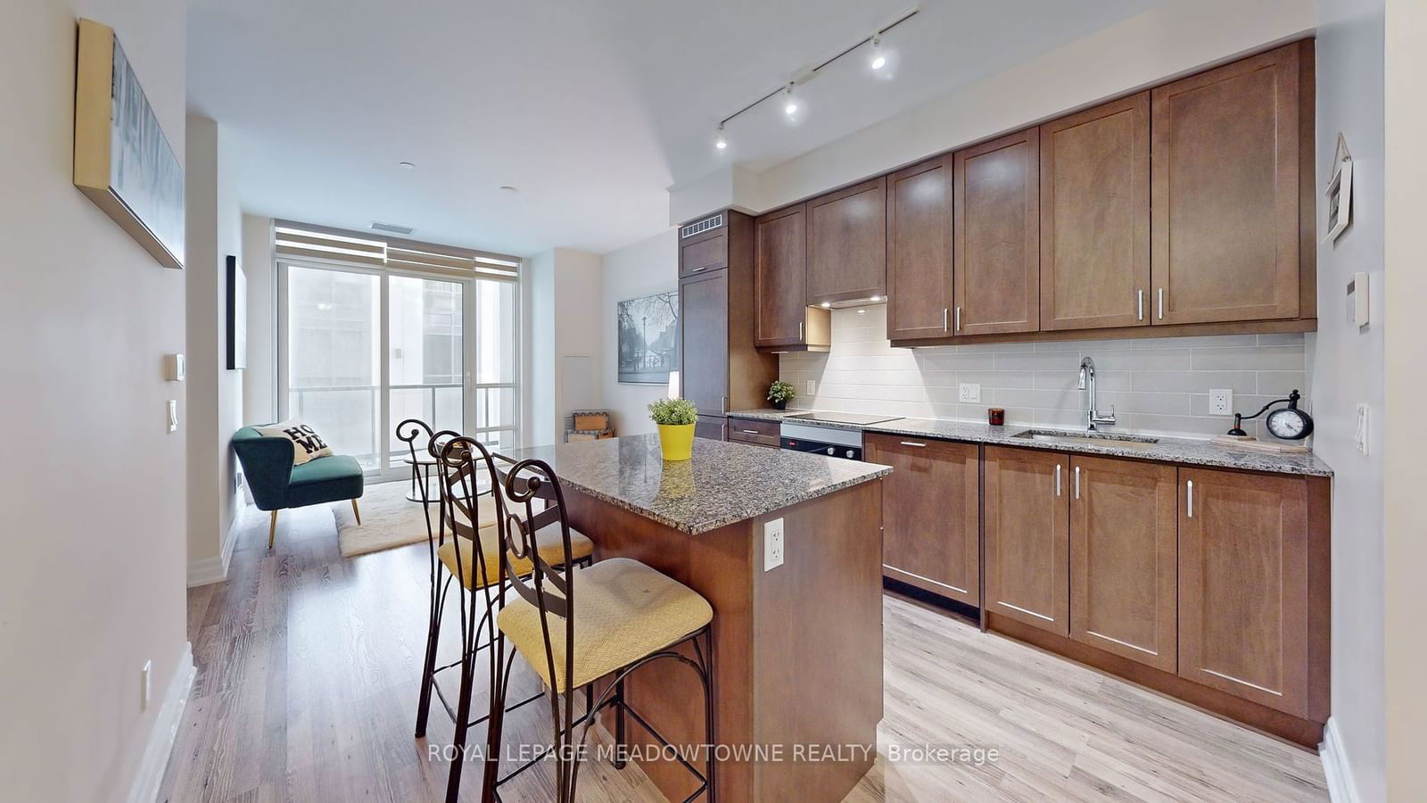 9085 Jane St, unit 208 for sale