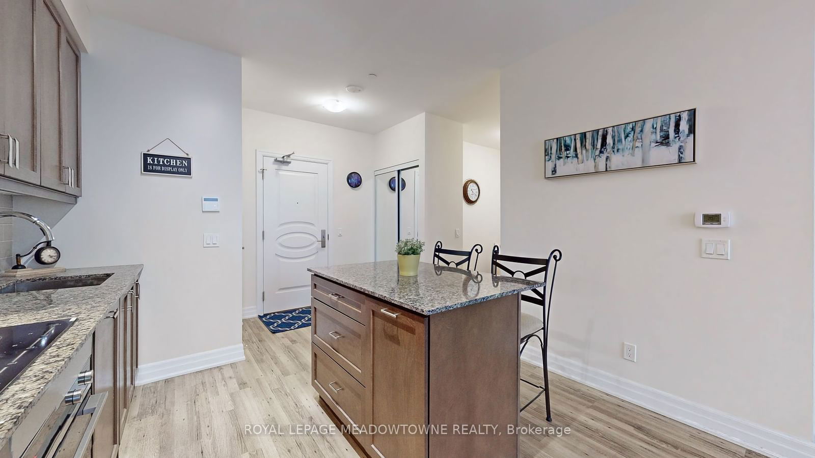 9085 Jane St, unit 208 for sale