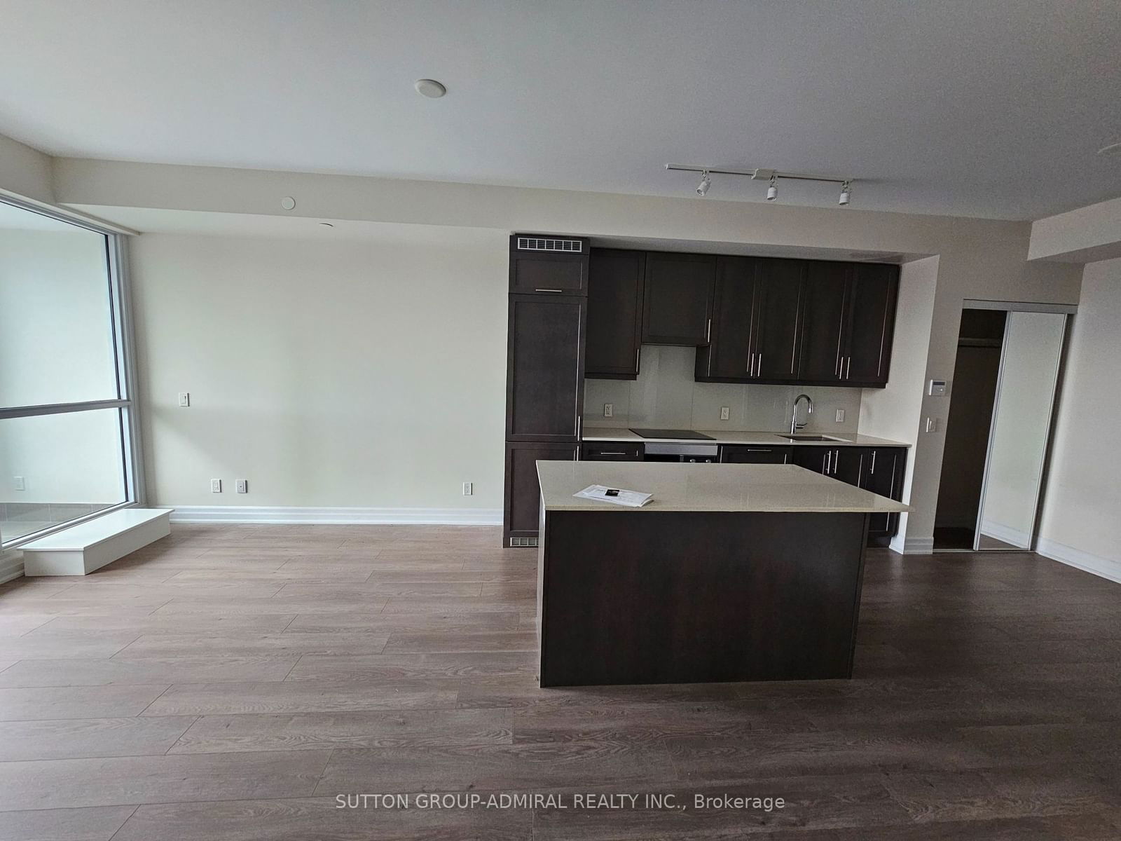 9085 Jane St, unit 417 for rent