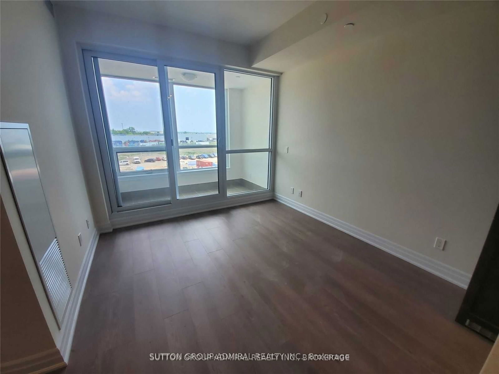 9085 Jane St, unit 417 for rent