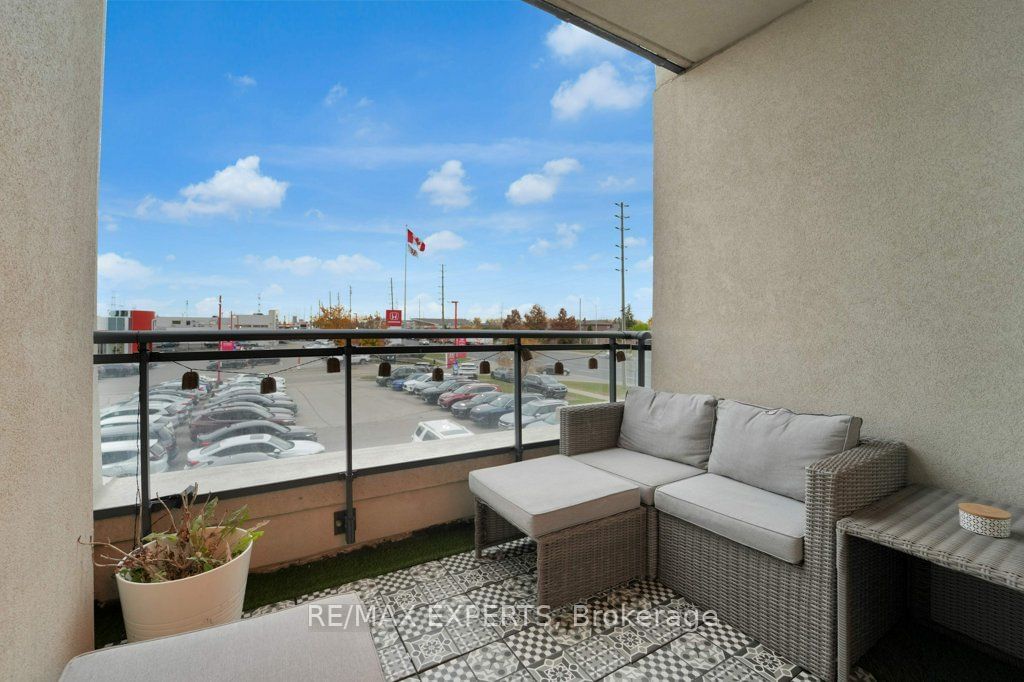 12 Woodstream Blvd, unit 202 for sale