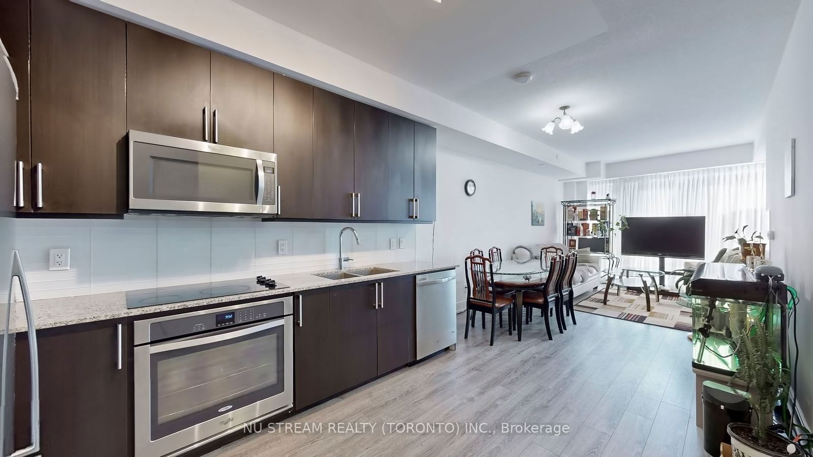 9600 Yonge St, unit 303B for sale