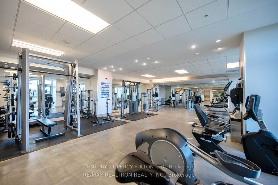 7165 yonge St, unit 1015 for rent