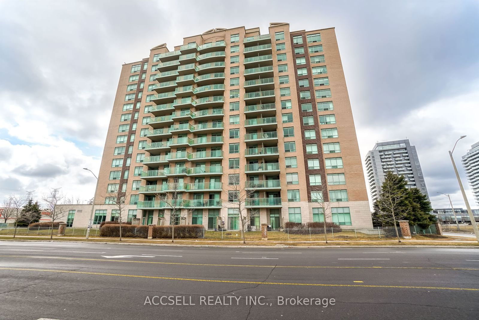 11 Oneida Cres, unit PH13 for rent