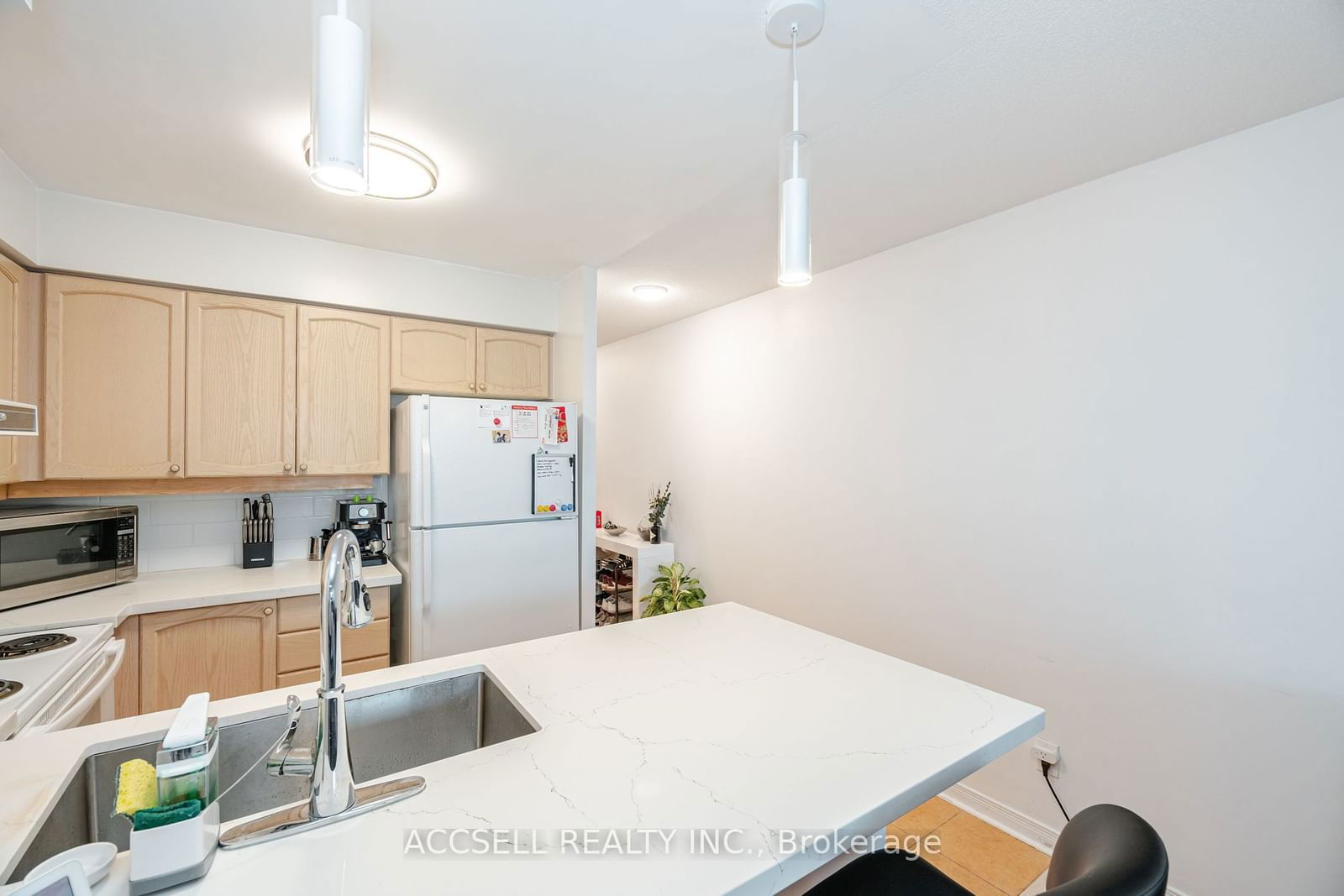 11 Oneida Cres, unit PH13 for rent