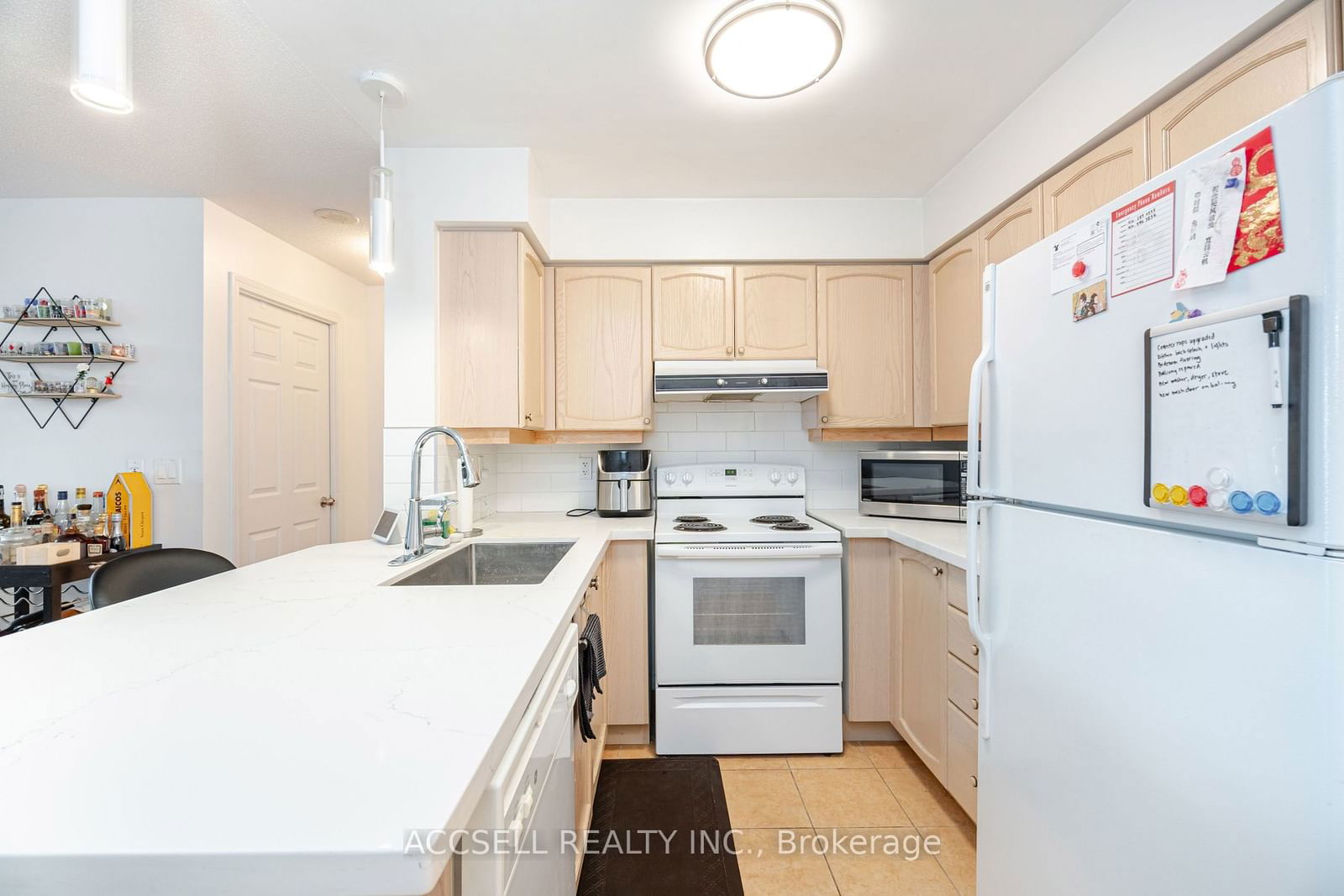 11 Oneida Cres, unit PH13 for rent