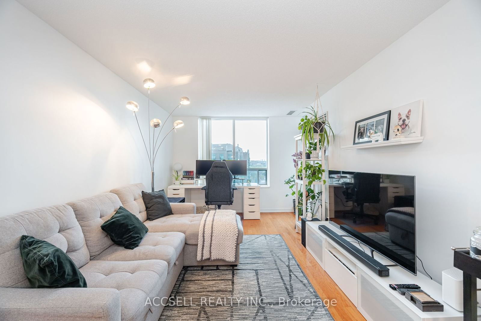 11 Oneida Cres, unit PH13 for rent