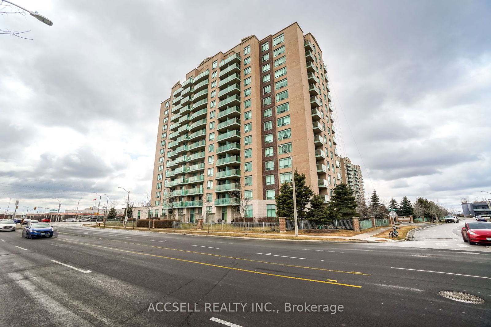 11 Oneida Cres, unit PH13 for rent