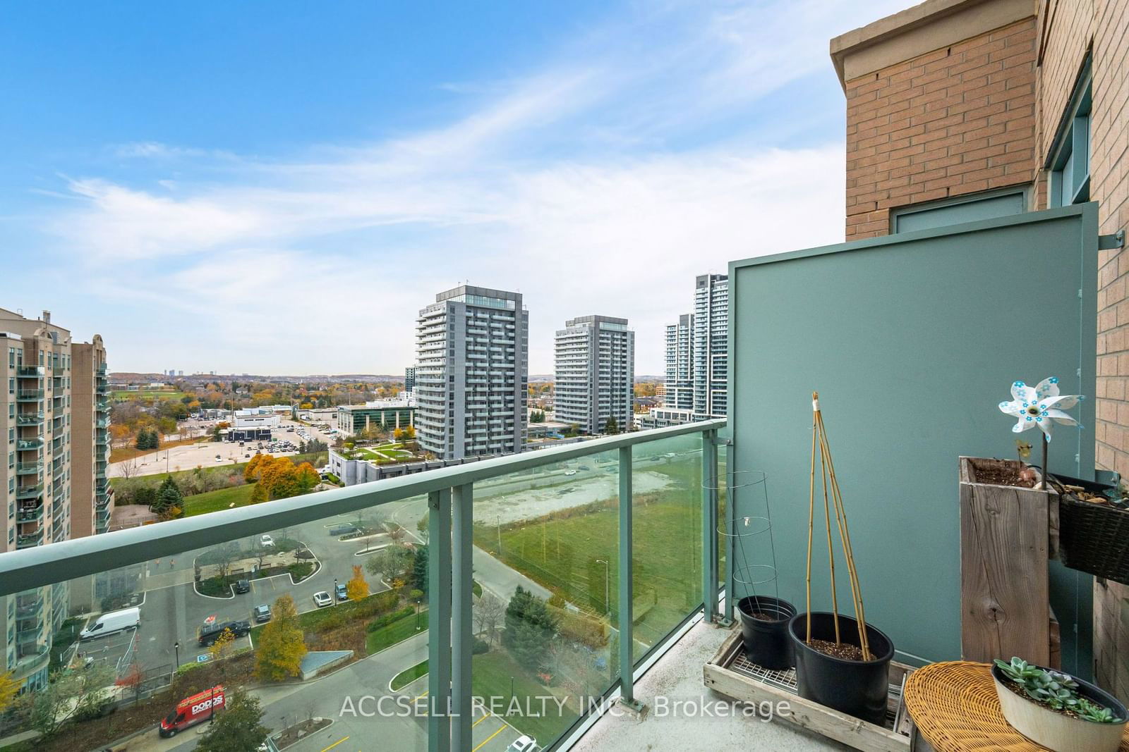 11 Oneida Cres, unit PH13 for rent