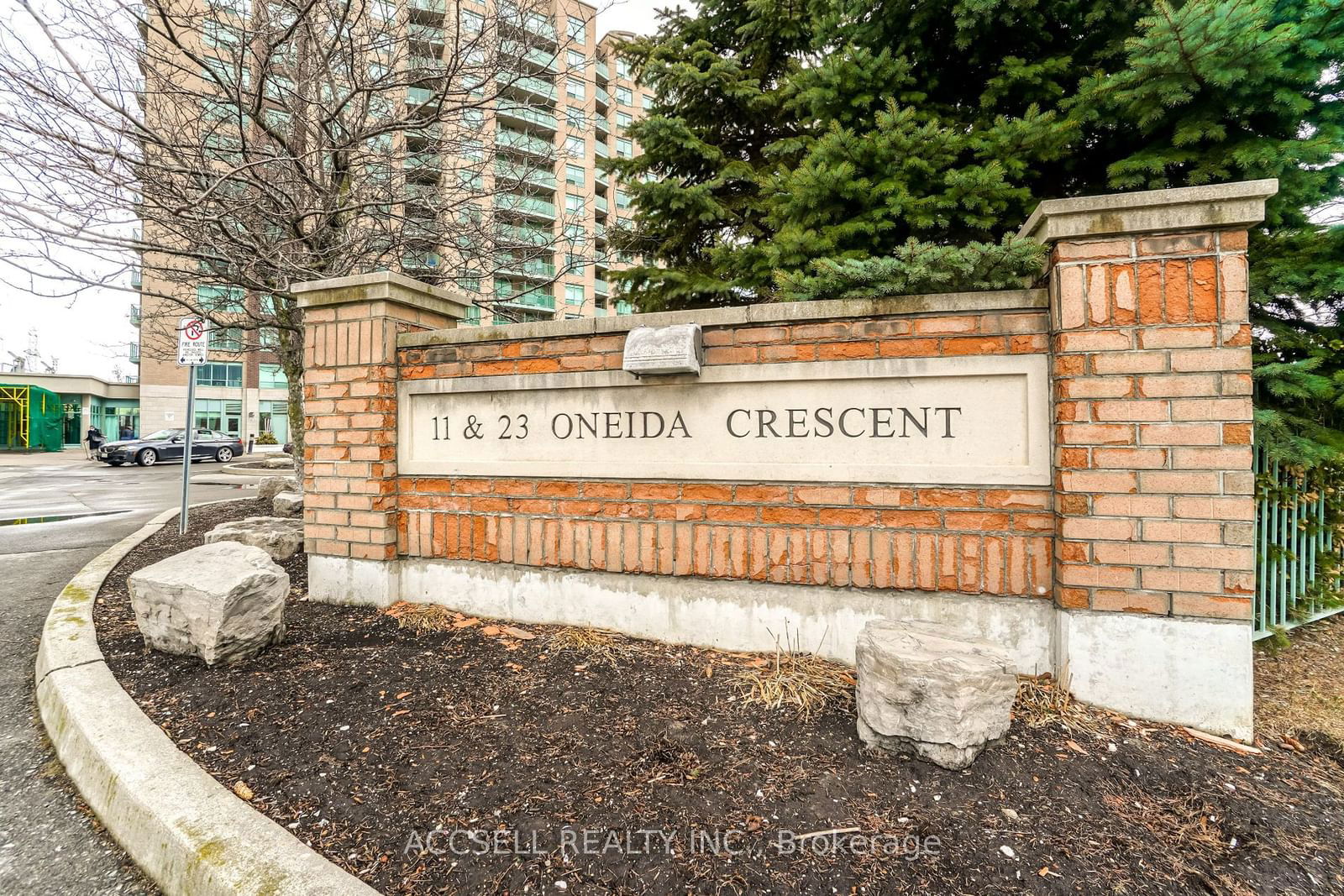 11 Oneida Cres, unit PH13 for rent