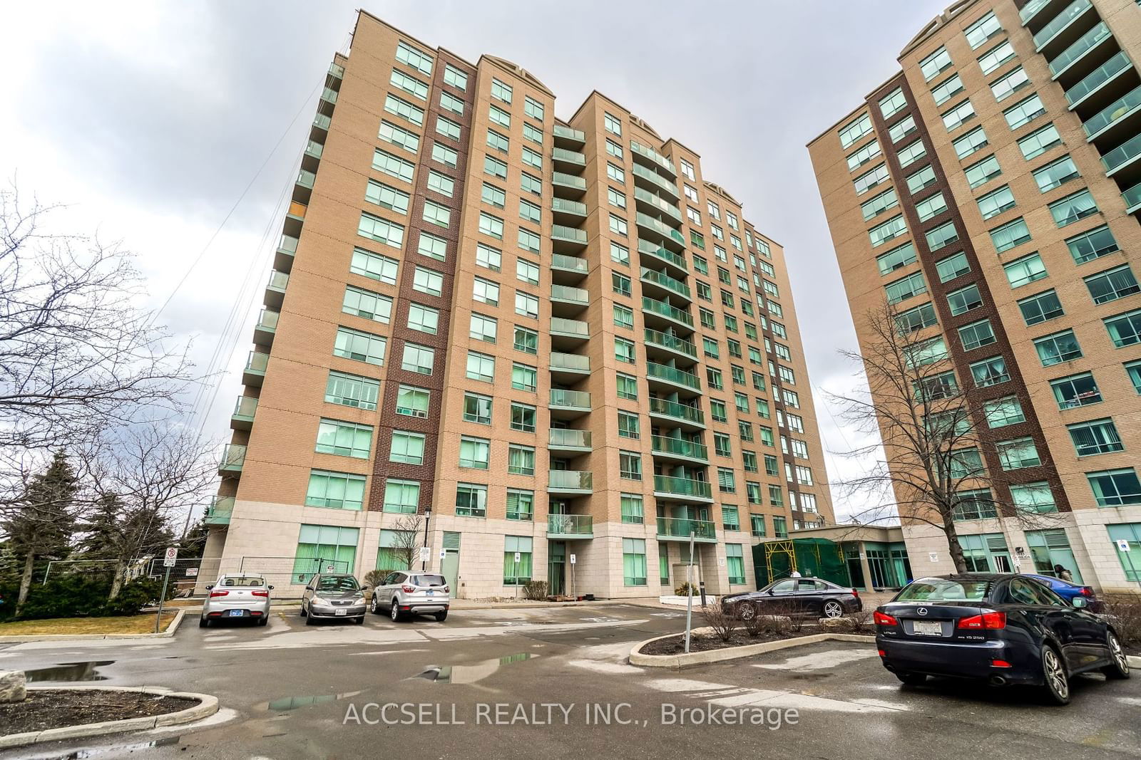 11 Oneida Cres, unit PH13 for rent