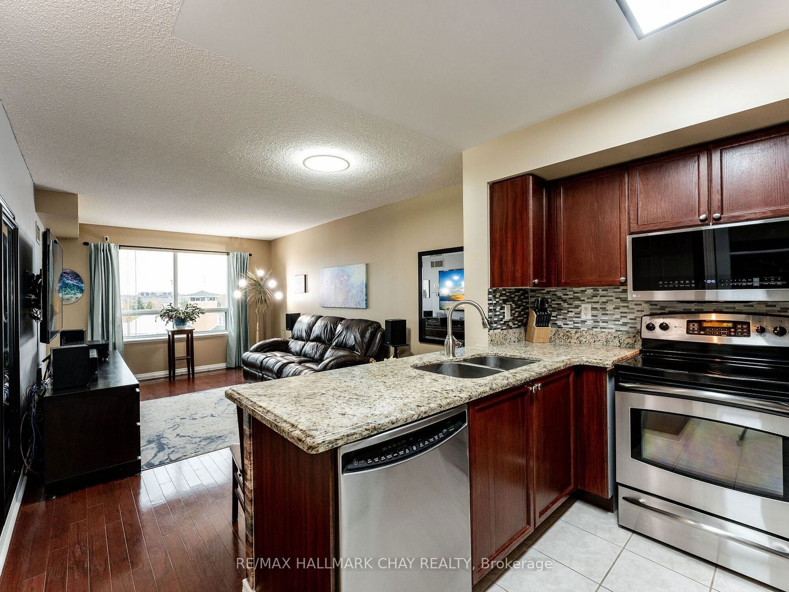 11 Oneida Cres, unit 406 for sale