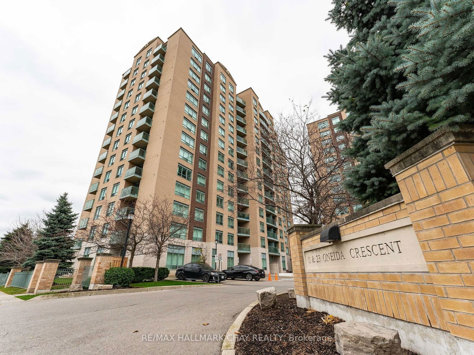 11 Oneida Cres, unit 406 for sale