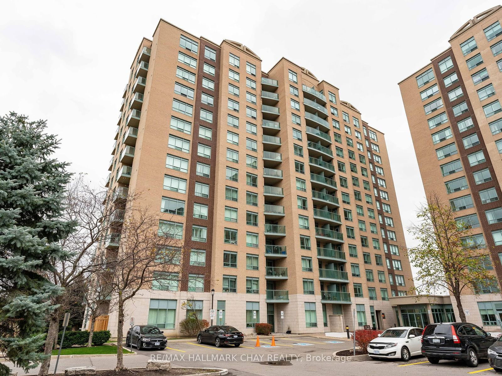 11 Oneida Cres, unit 406 for sale