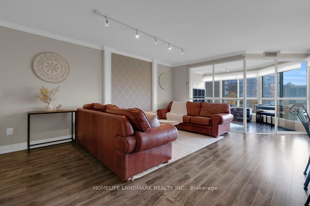 5 Weldrick West Condos, Richmond Hill, Toronto