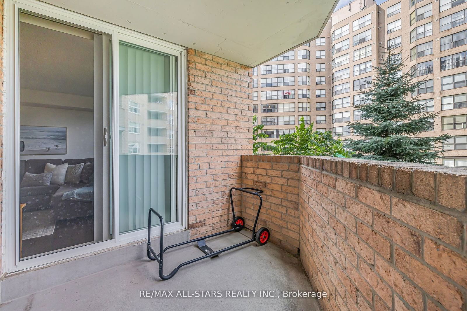 260 Davis Dr, unit 212 for sale