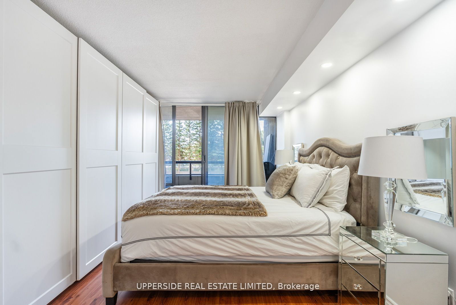 7440 Bathurst St, unit 210 for sale