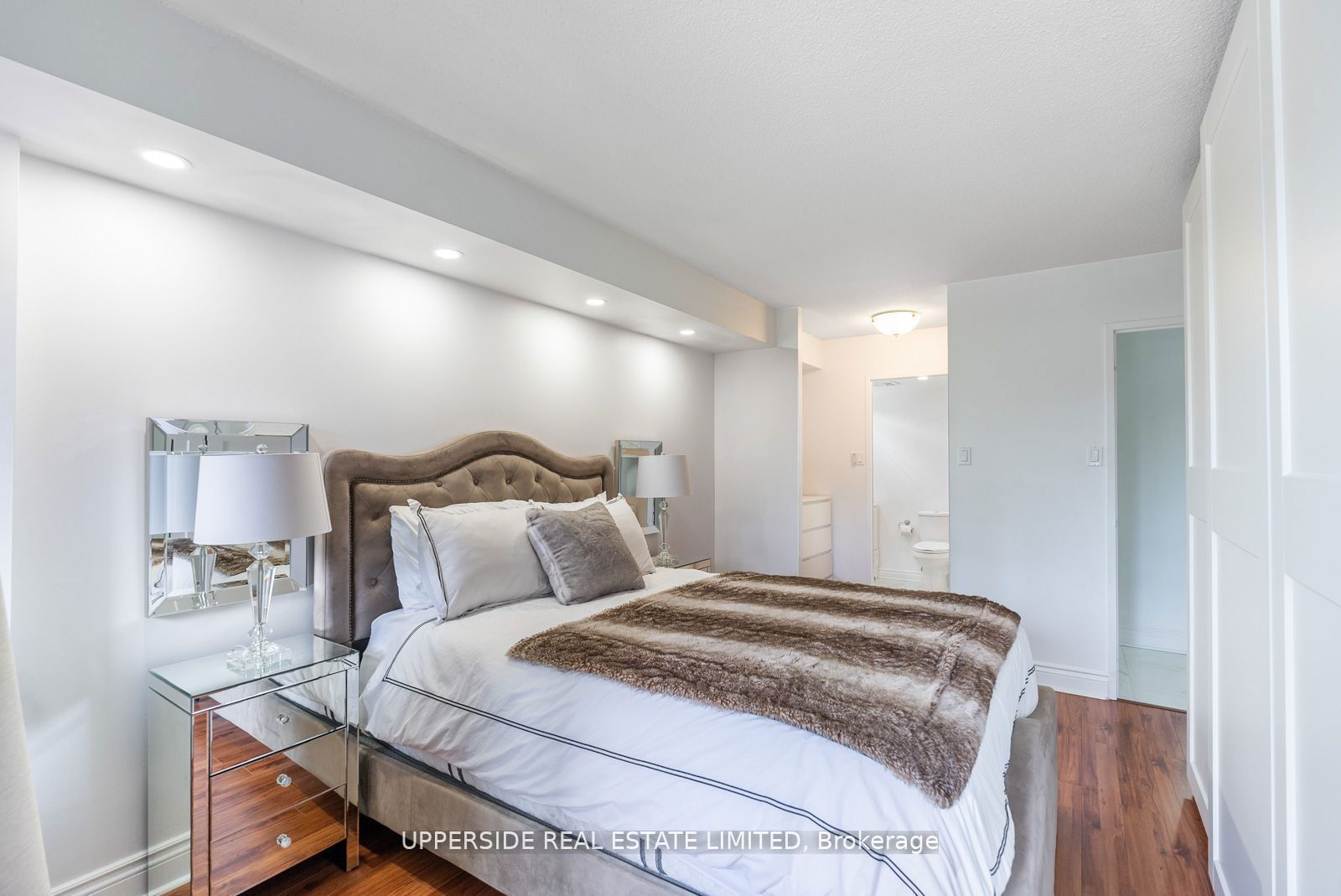 7440 Bathurst St, unit 210 for sale