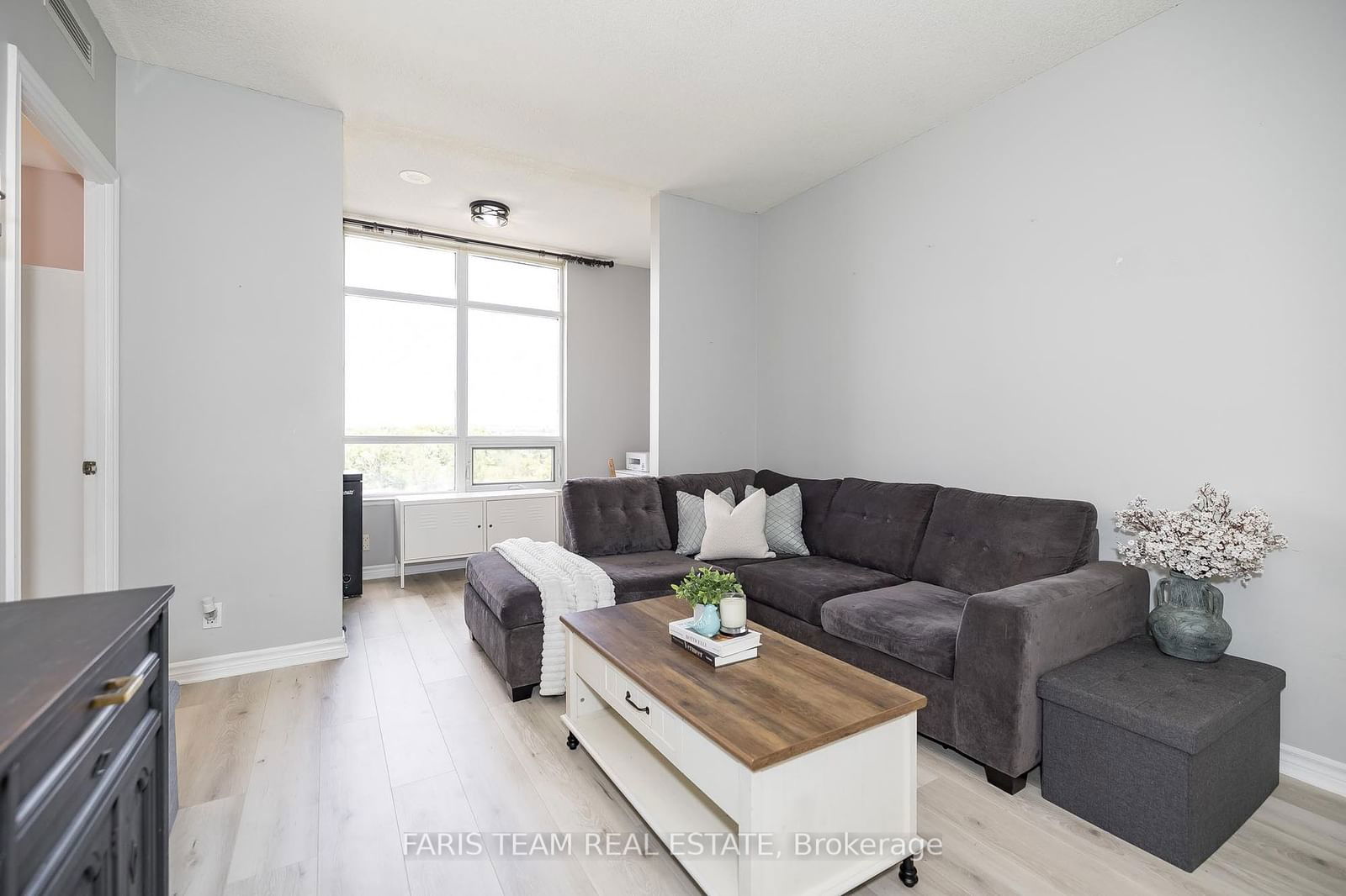 9235 Jane St, unit 701 for sale