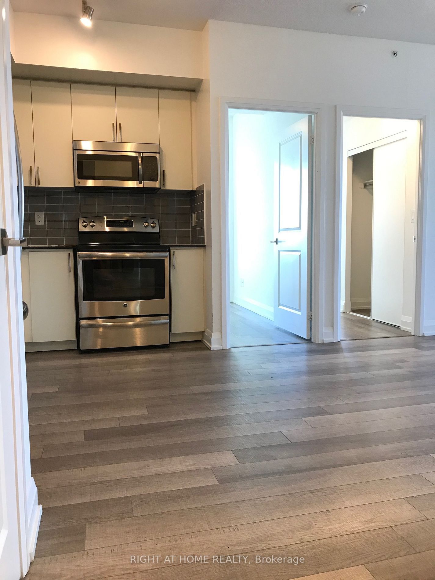 7171 Yonge St, unit 807 for rent