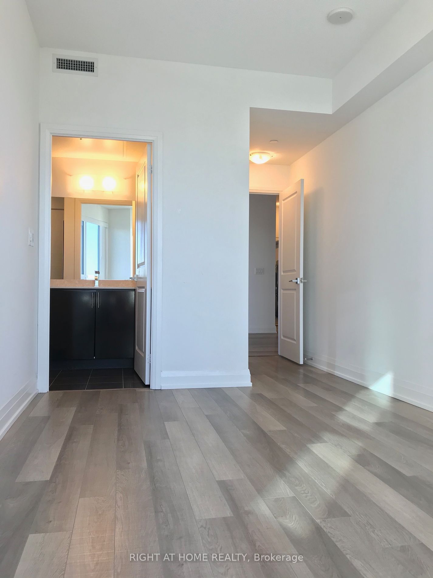 7171 Yonge St, unit 807 for rent