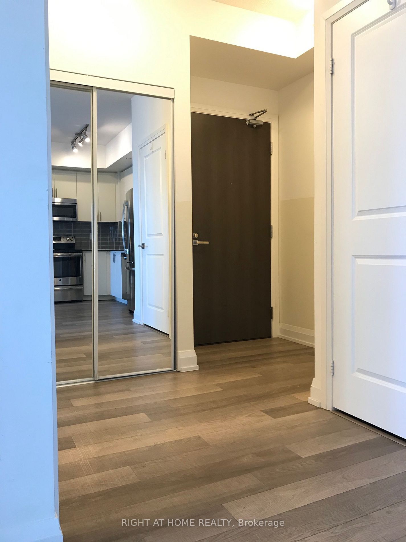 7171 Yonge St, unit 807 for rent