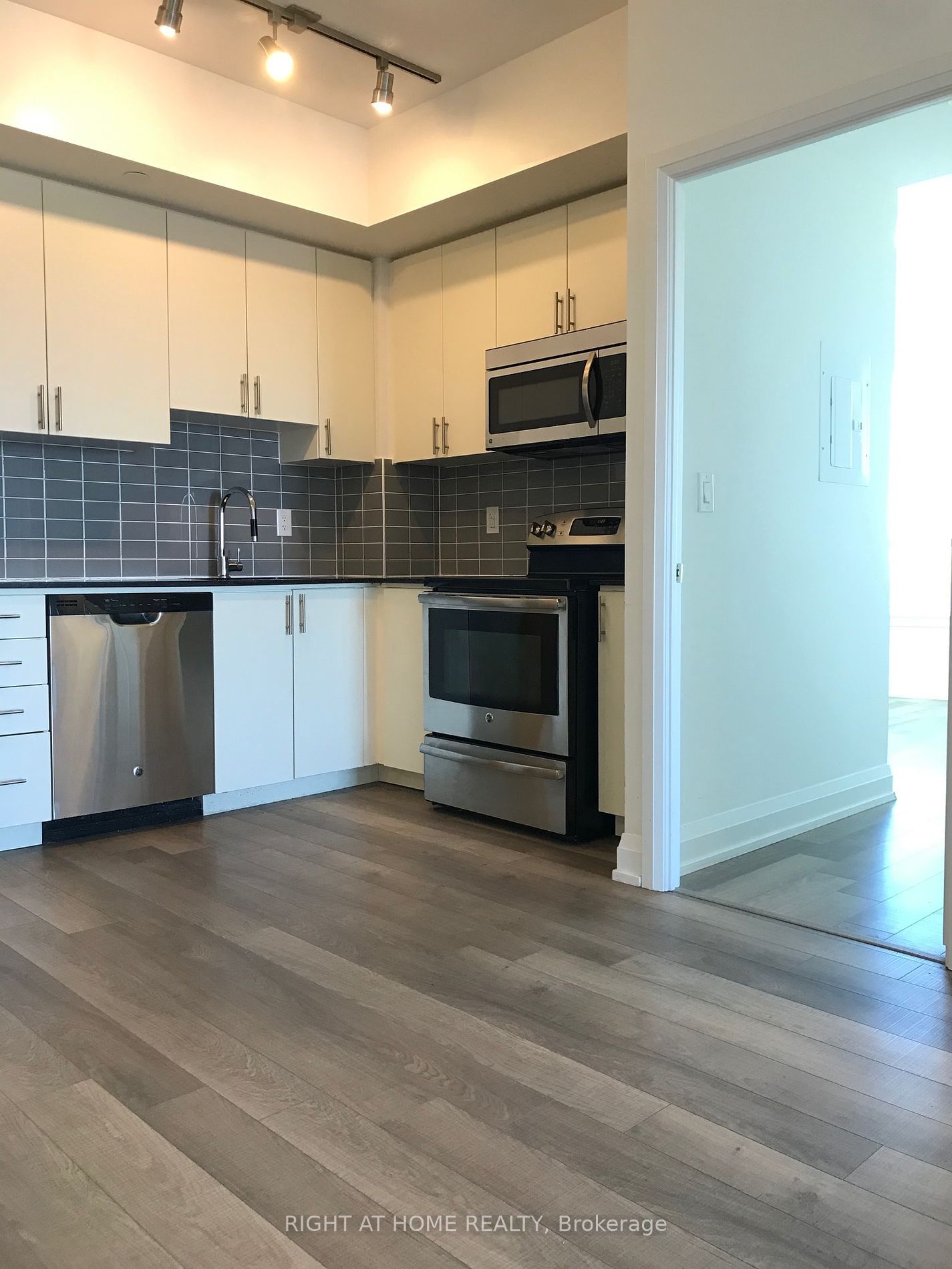 7171 Yonge St, unit 807 for rent