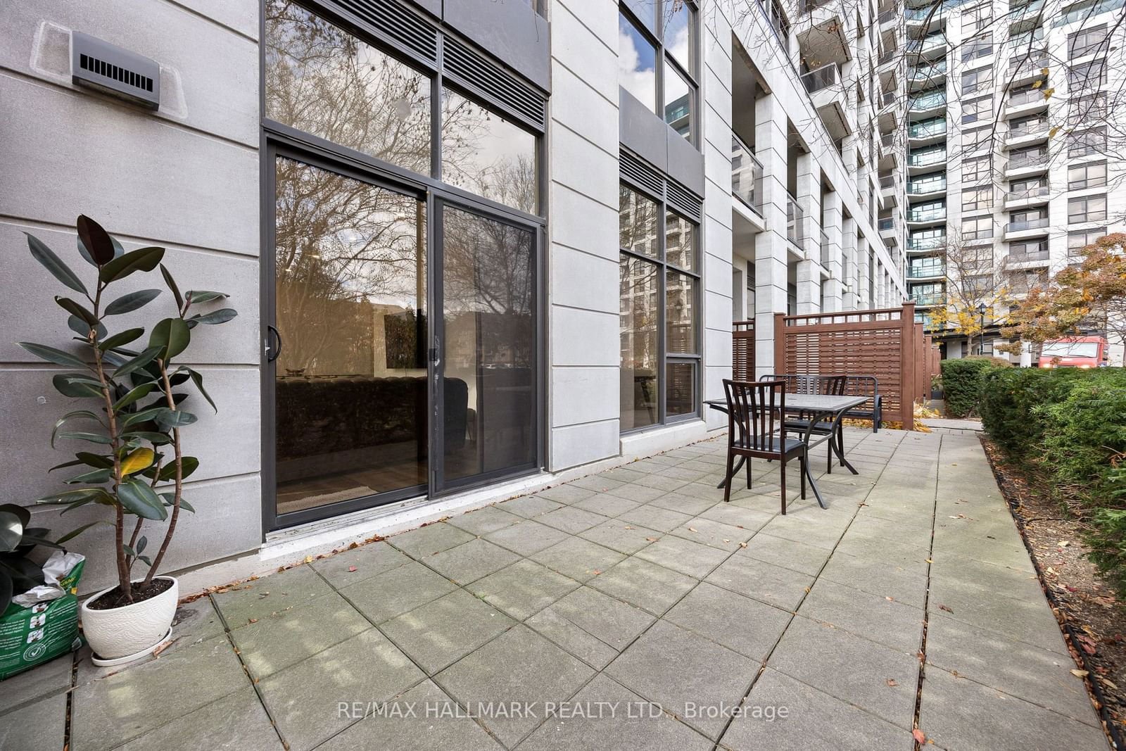 18 Harding Blvd, unit 114 for sale