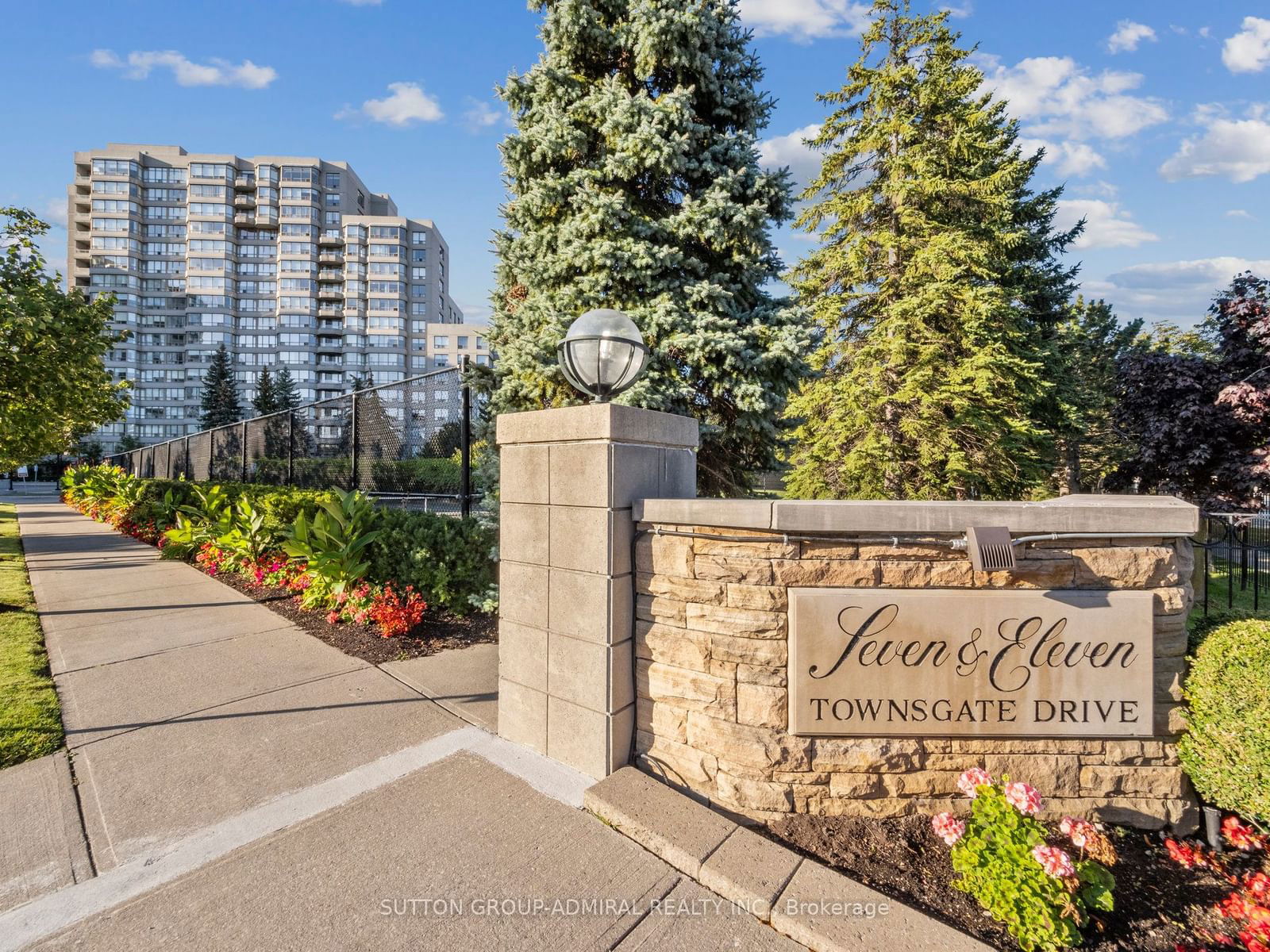 7 Townsgate Dr, unit 604 for sale