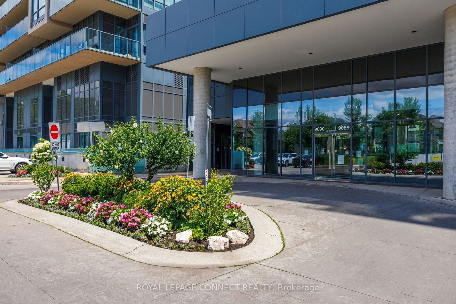 9090 Yonge St, unit 509B for sale