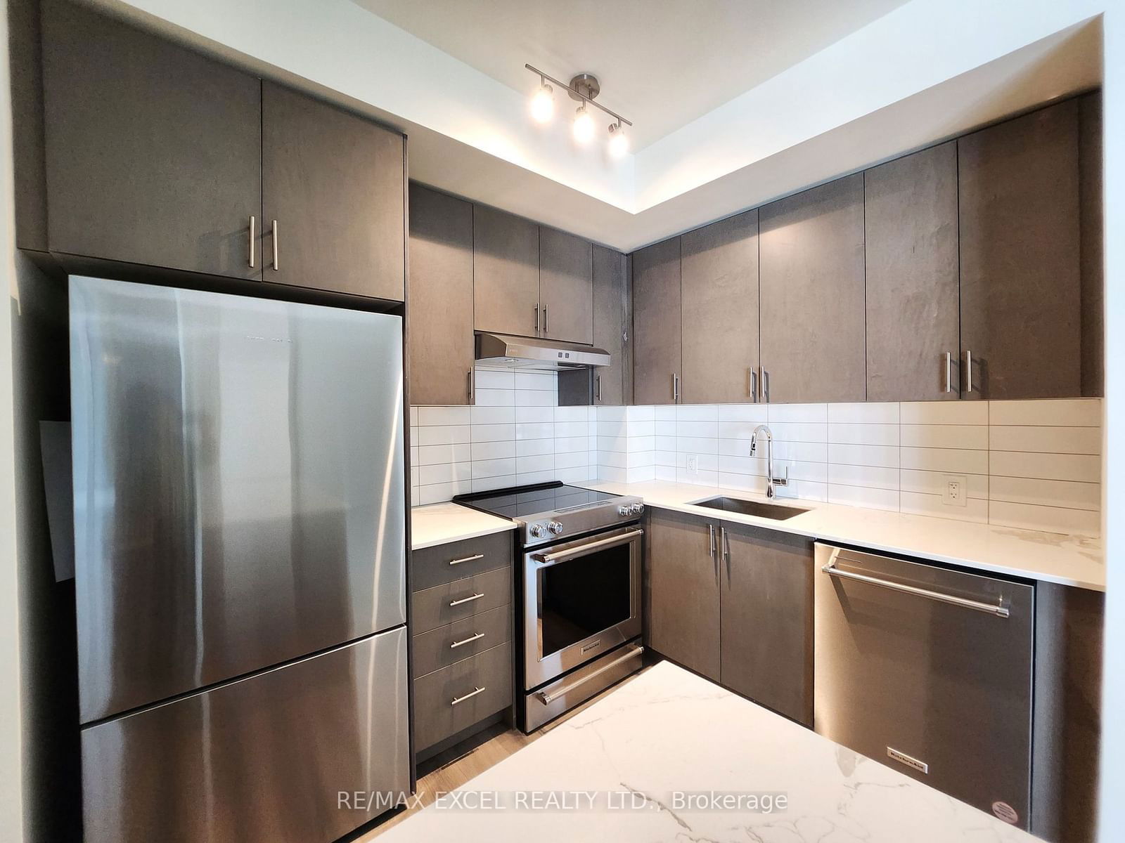 9000 Jane St, unit 618 for rent