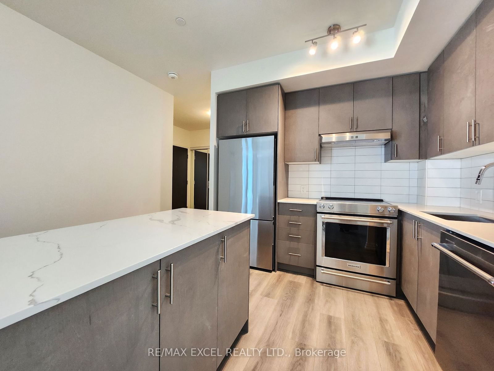 9000 Jane St, unit 618 for rent