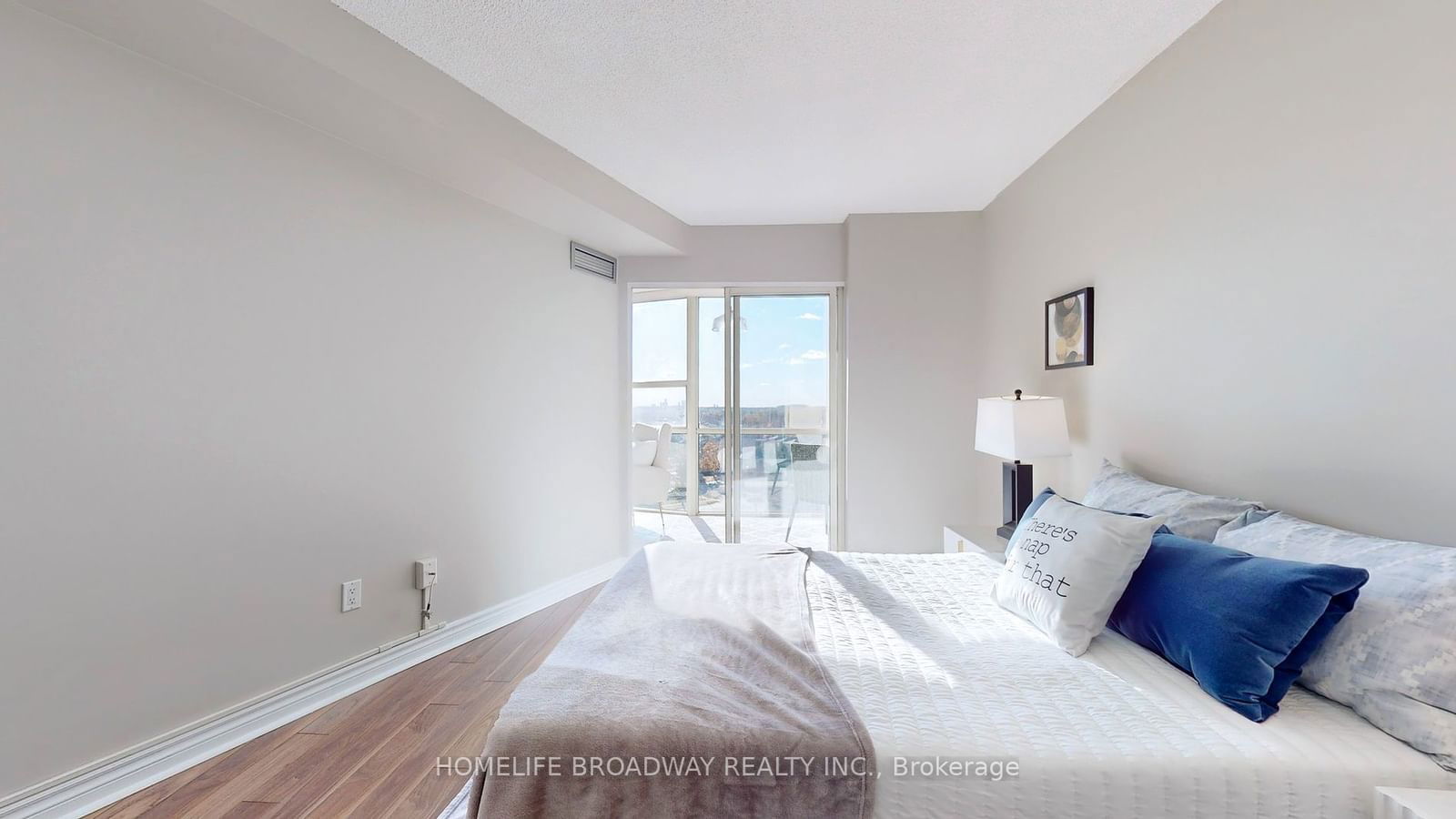 30 Harding Blvd, unit 908 for sale