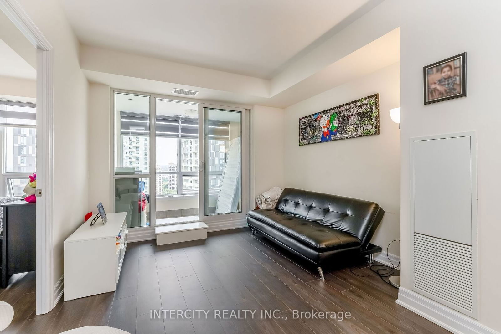 9085 Jane St, unit 1802 for sale